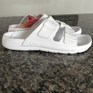 Totes women’s white everywear slides NWT 8